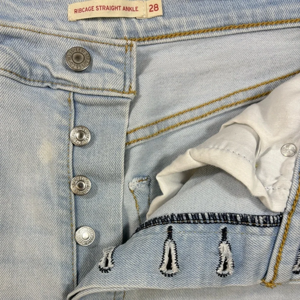 Levi’s Women’s Ribcage Ankle Straight Button Fly Light Wash Jeans | Size 28x27